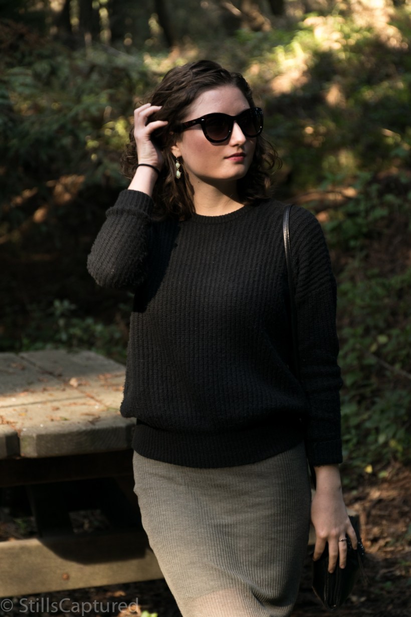 natural hair, black sweater, green maxi dress, tan booties