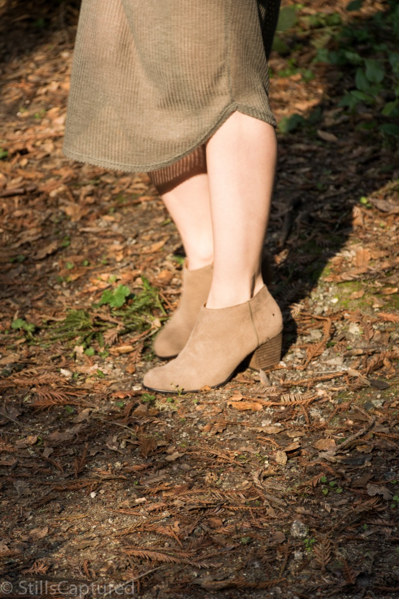 natural hair, black sweater, green maxi dress, tan booties