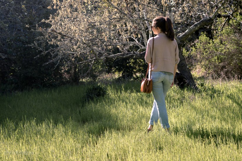 boyfriend jeans, topshop button down, heeled sandals, nature, spring